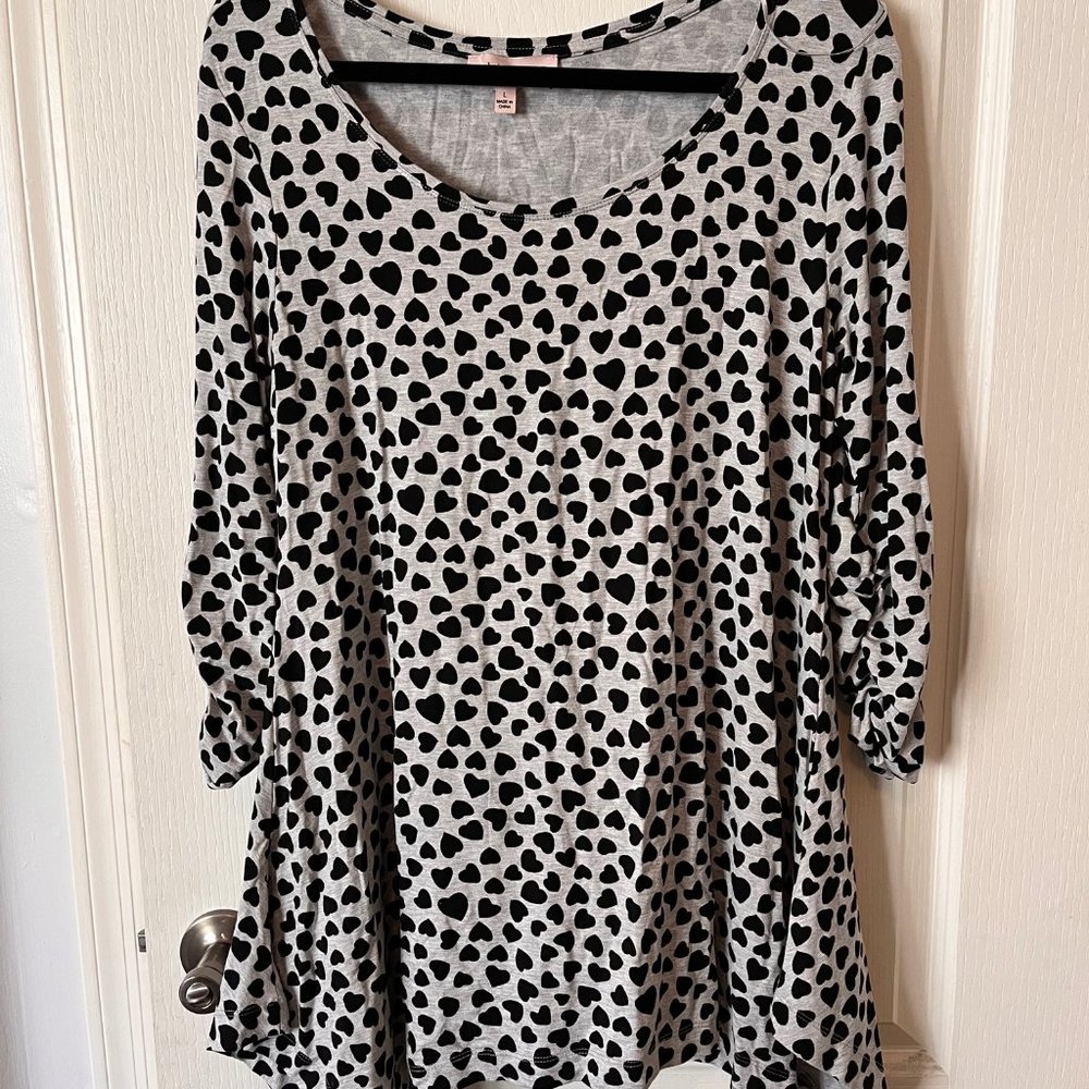 Knit Tunic with Balck Hearts